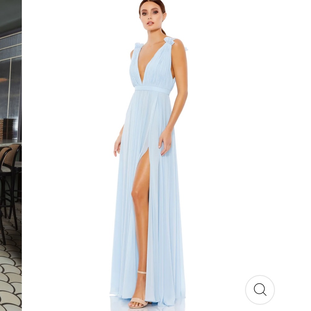 PLEATED CHIFFON SLEEVELESS V-NECK GOWN MAC DUGGAL GOWN